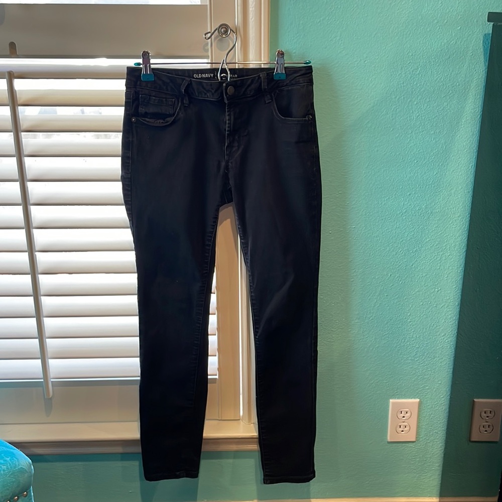 Old Navy black women’s low-rise jeans size 8